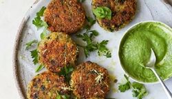 کوکو باقلا سبز؛ غذای اصیل مازندرانی با بافتی ترد و پفکی! + طرز تهیه