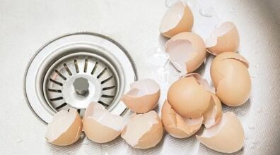 این دفعه گرفتگی سینک ظرفشویی رو با تخم مرغ برطرف کن + فیلم