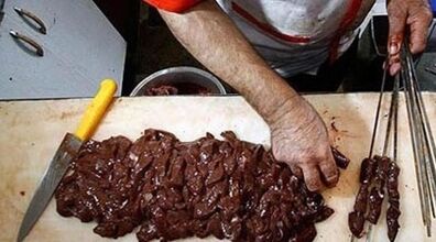 به هیچ عنوان جگر آبدار نخورید | عوارض مصرف جگر نیم پخته