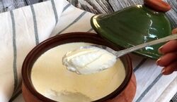 دلیل ترش شدن، آب انداختن و شل شدن ماست خانگی چیه؟ +نکات مهم 