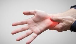 اگه بیش از حد با گوشی و موس کار می کنی، حتما این تمرین مچ دست رو انجام بده + فیلم