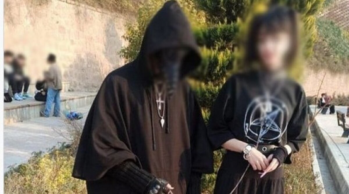 تصویر عجیب از دختر جوان دهه هشتادی با قلاده