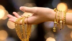 دستبند طلا رو دست چپ ببندیم یا راست؟ + مزایا