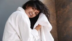 (ویدیو) چرانباید با حوله موهامون رو خشک کنیم؟ 