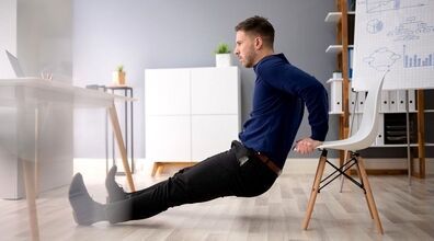 تمرینات آسان ورزش با صندلی برای شکم + فیلم