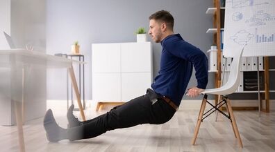 تمرینات آسان ورزش با صندلی برای شکم + فیلم